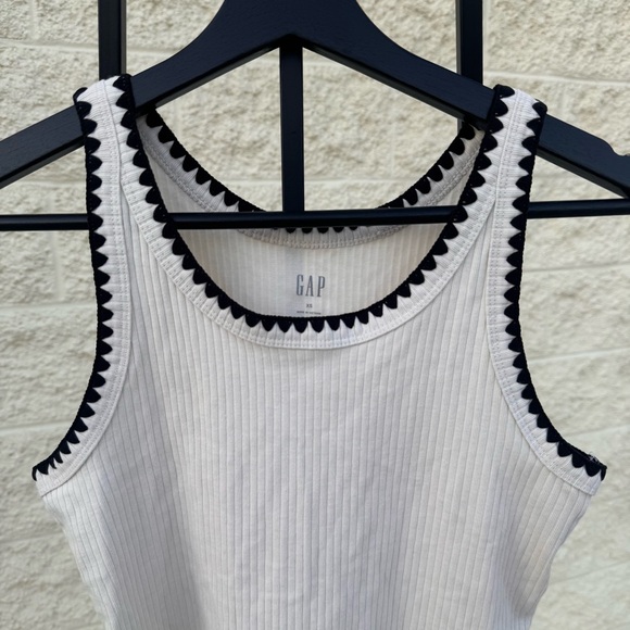 Gap Ribbed Scoopneck Tank Top Size XS - Picture 3 of 5